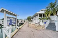 Manatee Harbor: Marina, Heated Pool-Spa, Island Ferry with Private Beach Access!