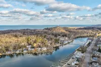 Exceptional Harborfront  Chef's Kitchen Great deck/harbor views