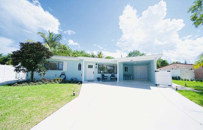 Dip n' Sip Oasis: Heated pool, close to the beach & Atlantic ave!