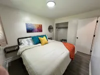 KING bed, Pet Friendly, Modern Retreat, CLE-BW 베뢰아 호텔