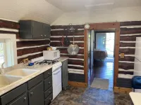 配有室內匹克球場的迷人木屋，工作日可無限次使用