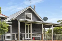 Historic country cottage on beautiful estate minutes from Bowral and Mittagong - Country Houses