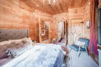 Cozy & kid friendly cabin w/ million $ views, hot tub, game room, and fire pit!! - balcony