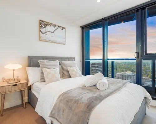 Highrise Skyline Spectacular View Luxury 2B2B1P Hotels in Box Hill