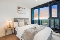 Highrise Skyline Spectacular View Luxury 2B2B1P - WiFi