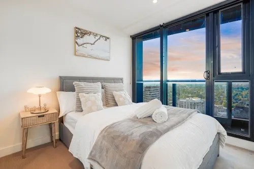 Highrise Skyline Spectacular View Luxury 2B2B1P
