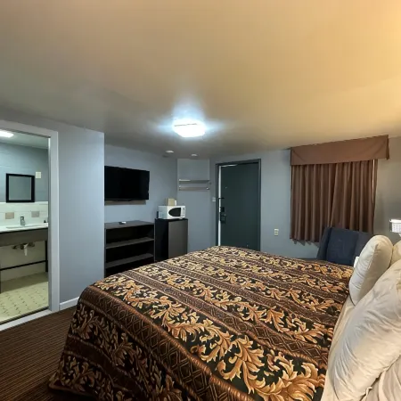 Rodeway Inn & Suites