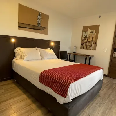 Saana Coliving & Hotel Downtown Bogotá Отели рядом с достопримечательностью «Канделария»