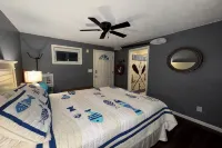 Lakefront 1 bdrm—Pool & Hot Tub—Lake Michigan Access— Kayaks Provided!