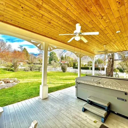 NEW HOT TUB Holladay Farmhouse - Cozy, Convenient