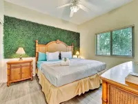 Bayview Balcony Condo, Hot tub & pool & Rum Bar! Hotels near Walter Fuller Complex