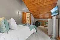 Rickenbacker Ridge sleeps 13 w/ heated pool+hot tub+firepit+game room !