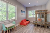 Modern, Family + Pet-Friendly! Mins from Downtown AVL! Firepit, Hot Tub & Games! - Wifi