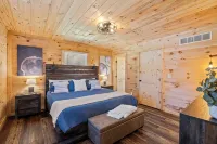 Cliff Haven at Red River Gorge 2-Bedroom Cabin with WiFi, AC, Fire Pit, Hot Tub