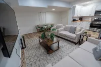 Spacious and Stylish Apartment Perfect for Your Getaway in Beverly! - 3-Star