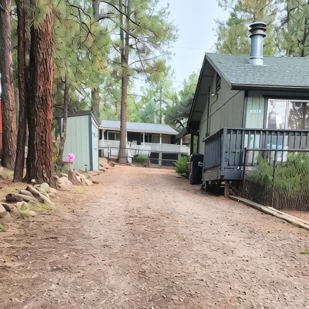 Cabin in Strawberry Cool for Summer. Warm for Winter. Pine trees, Elk, and Relax