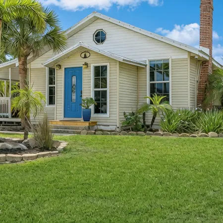 Historic 1925 Bungalow • 3 Private Br Suites • Heated Pool • Nr.Downtown & Gulf