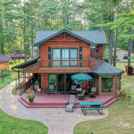 Lakefront 5 Bedroom Cabin on Mead Lake