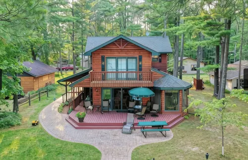 Lakefront 5 Bedroom Cabin on Mead Lake