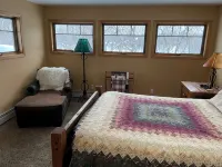 Stunning 3 bed/2bath Cottage with lake frontage. Winter ski in/out Whitecap Mtn - 3-Star