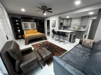 Downstairs Vibrant, Upgraded & Central Guesthouse in Hyde Park - Holiday bungalows