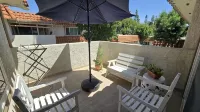 Cozy 2-bedroom condo with WiFi, AC in lovely Lake Forest.