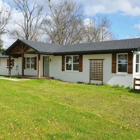3-bedroom house with WiFi and AC in Lindale close to downtown and I-20