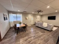 Beatrice Beauty - Remodeled 2 bed 2 bath in quiet neighborhood - Wifi
