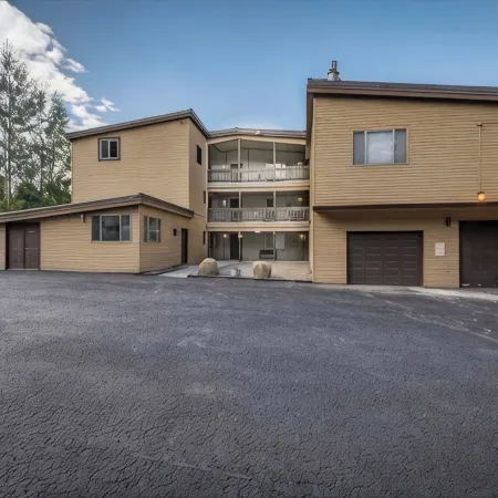 1st Floor Condo Near Lifts. Sleeps 8. Updated!