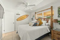 Private wooded 3BR/3BA house w/heated pool on canal just steps from beach - 프라이빗 풀