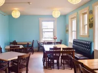 Green Tortoise Hostel Seattle Hotels near Gum Wall