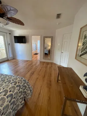 Pelican House, St Augustine, Crescent Beach.  Close to the beach & Ocean Views - 4-Star