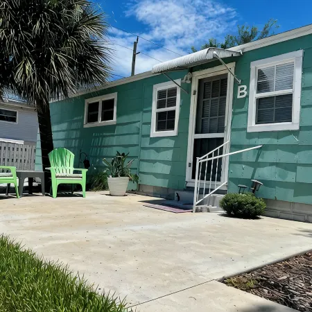 STUDIO- Gulfport Art District - Steps to the beach!!