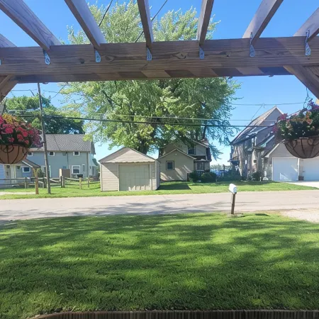 Pergola Place - Lake Access, 2 Bedroom, Sleeps 4, Pet Friendly