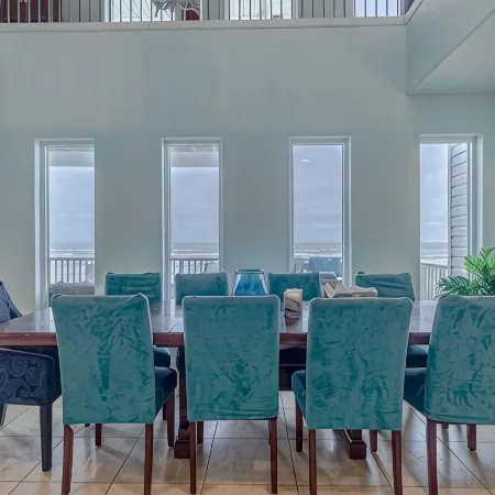 FantaSea House, Beachfront 6 Br 6BA Beauty Sleeps 19 in Beds.
