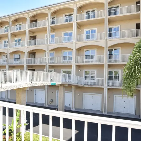 July 27-Aug 1 Open. Modern Condo—Best location—beach, Ft Clinch & Downtown.