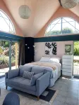 Oceanview Chalet with Floor-to-Ceiling Windows - Your Serene Escape. - Homestays