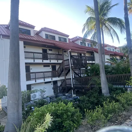 Corner Suite "Glass House on the Sea" Modern Luxury on Sapphire Beach