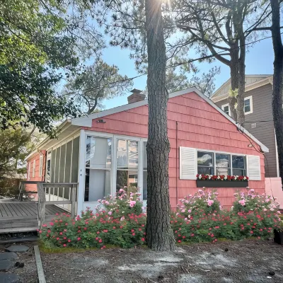 Adorable Coral Cottage, 1 block to the beach, Great Location in Dewey Beach! - 4-Star
