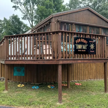 “Sunny Daze” Family-friendly 2-bedroom with a short walk to Kentucky Lake!