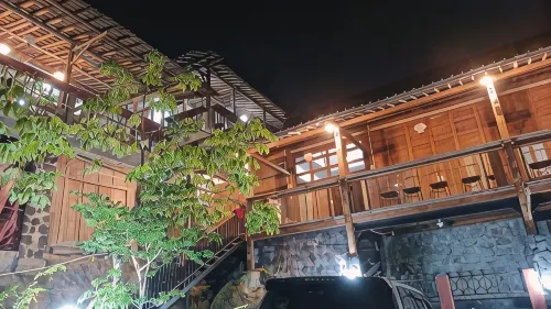 Omah Singo Stay & Resto Yogyakarta - vue sur la montagne