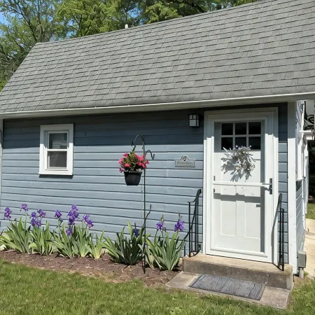 Stay at this charming one bedroom cottage and enjoy exploring the Finger Lakes.