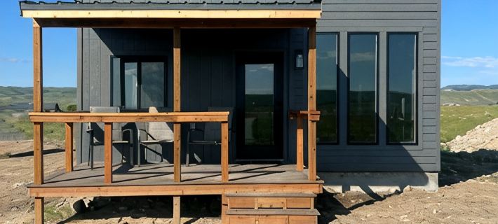 Peaceful Retreat: Modern, Moody, w/ Mountain Views, Covered Deck + Firepit Hotéis em Beaverhead County