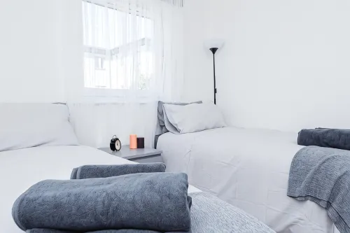Bayview Apartments - 2-Star