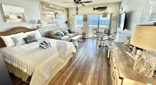 Oceanfront, private balcony, stunning panoramic views of the Atlantic - Homestays