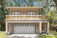 Treehouse Lake Davis - 1Br Private Modern Home with Balcony Downtown - Condos