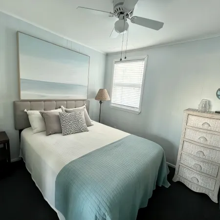 CLEAN AND BRIGHT BEACHFRONT COTTAGE. PERFECT FOR SMALL FAMILIES!