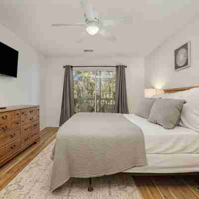 Newly Renovated 3bd/2ba condo located on True Blue Golf Club Rooms