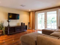 Waterfront Property with a resort style backyard and Heated Pool in Miami Hotels in Kendall