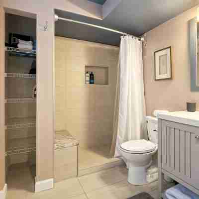 Pershing · Forest Park Condo- Gated Parking, Walk to CWE Rooms